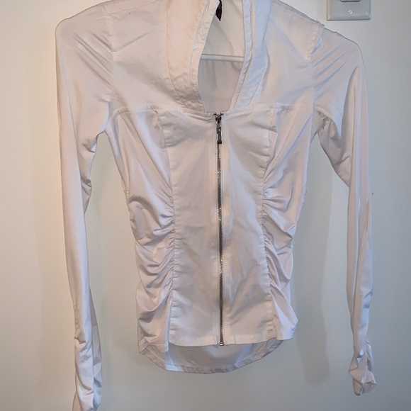 Nice blouse with shape - Picture 2 of 3